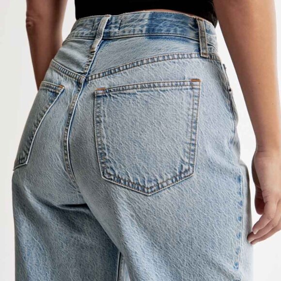ABERCROMBIE & FITCH CURVE LOVE 'THE LOOSE' HIGH RISE LIGHT TINTED JEANS - Picture 5 of 12